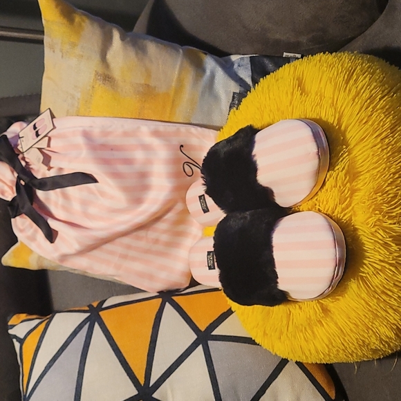 Victoria's Secret Shoes - VS Slippers